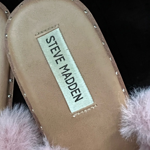 STEVE MADDEN Enite Slide Sandal Pink Faux Fur Furry Slip On Slippers Shoes 10 - Picture 3 of 5